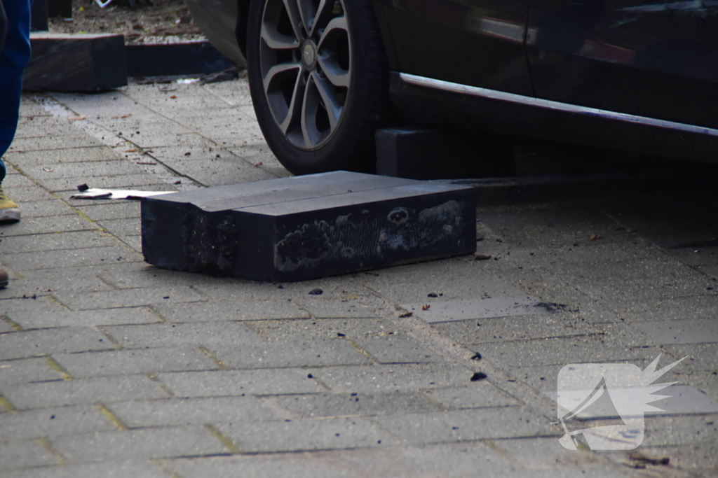 Automobilist eindigt in voortuin van woning