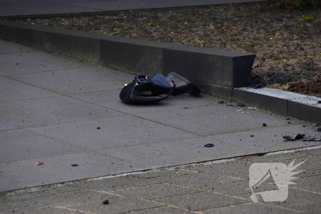Automobilist eindigt in voortuin van woning