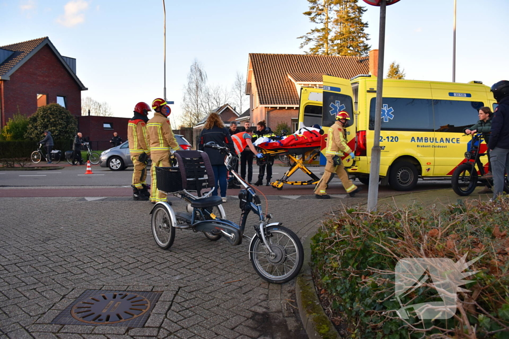 Vrouw op driewieler gewond bij botsing