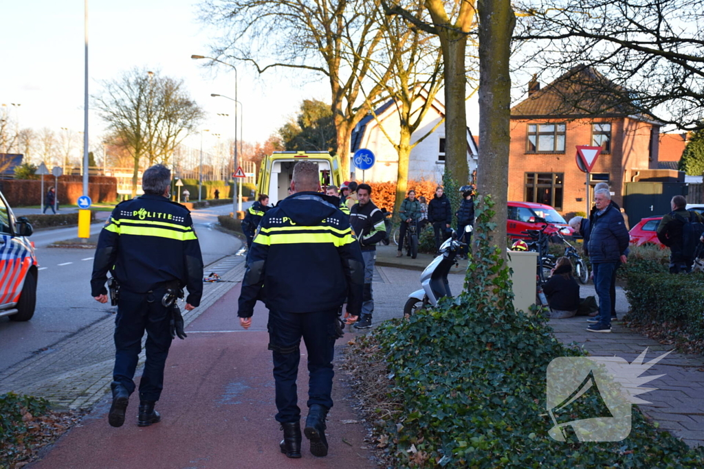 Vrouw op driewieler gewond bij botsing