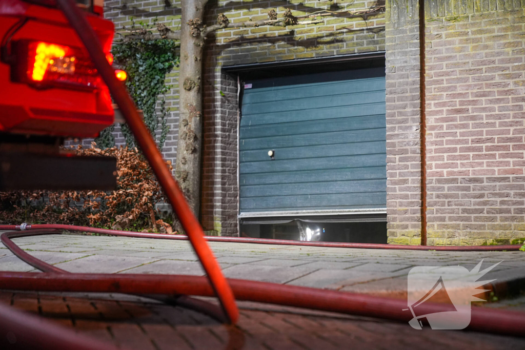 Brand in garage van woning