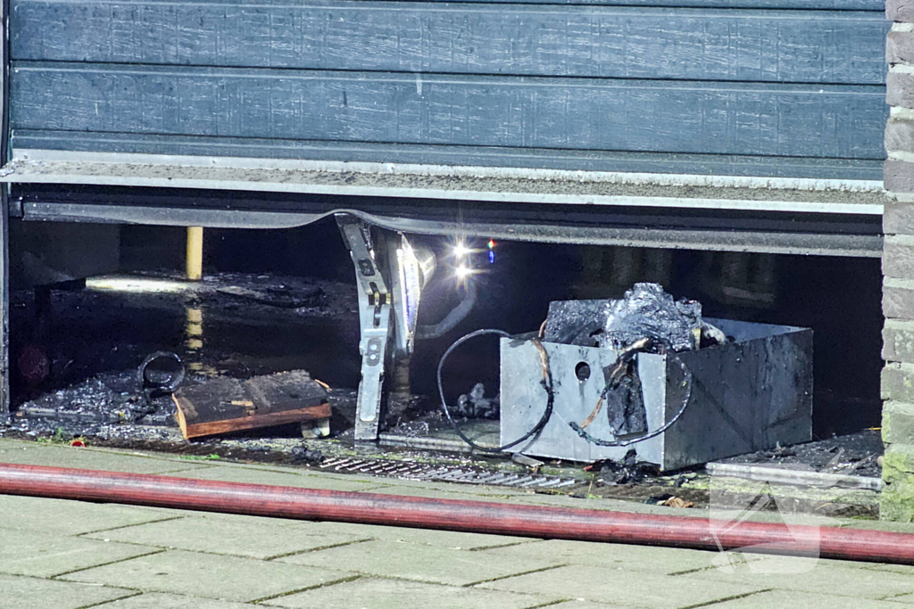 Brand in garage van woning