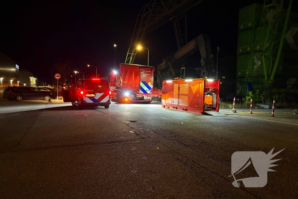 Zeer grote uitslaande brand bij bedrijfspand