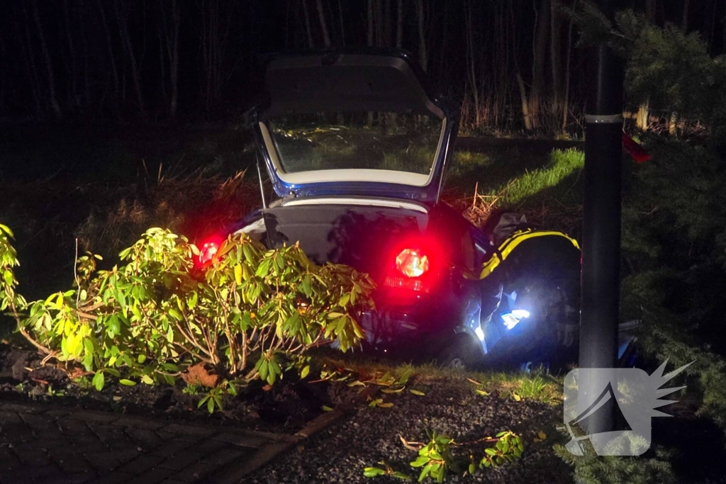 Achtervolging eindigt in sloot