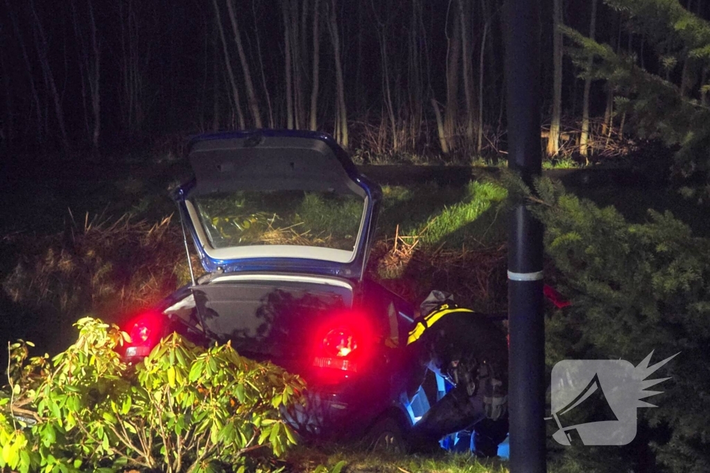 Achtervolging eindigt in sloot