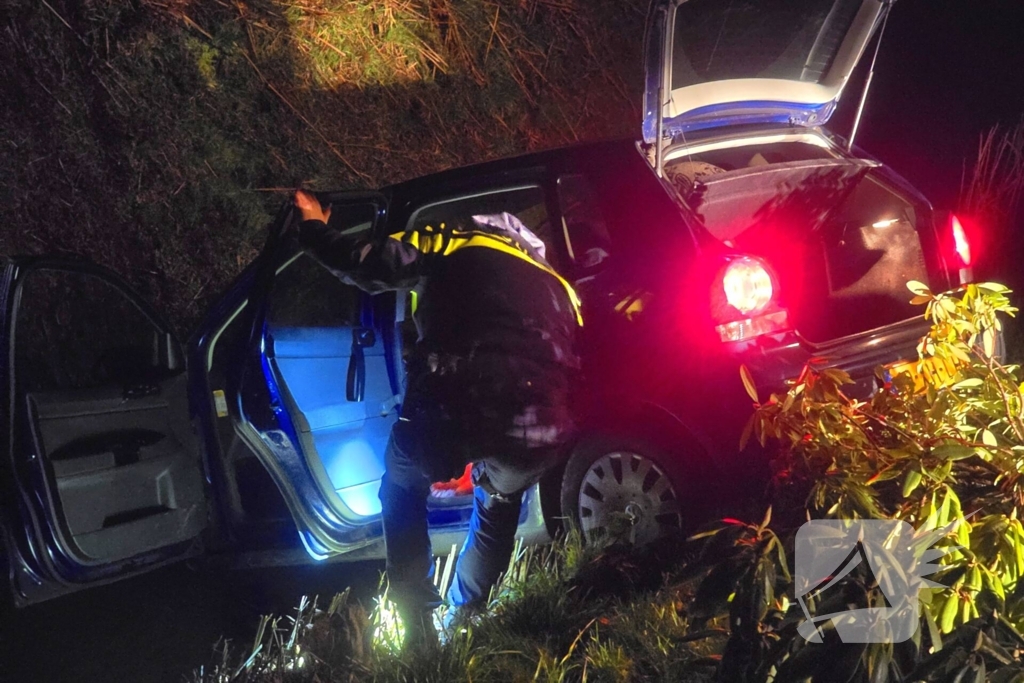 Achtervolging eindigt in sloot