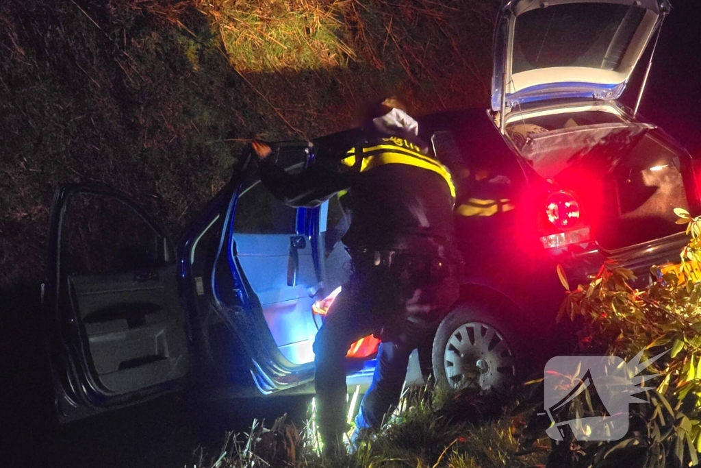 Achtervolging eindigt in sloot