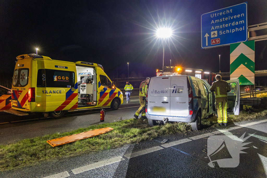 Bestelbus botst op RIMOB