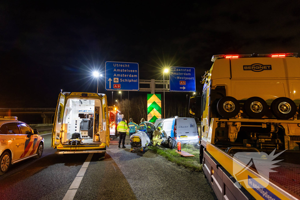 Bestelbus botst op RIMOB
