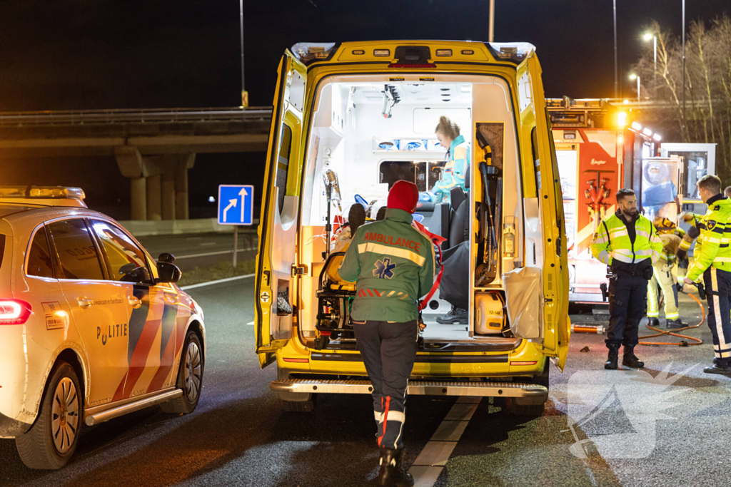 Bestelbus botst op RIMOB