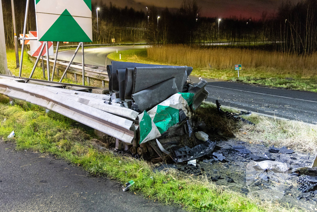 Bestelbus botst op RIMOB