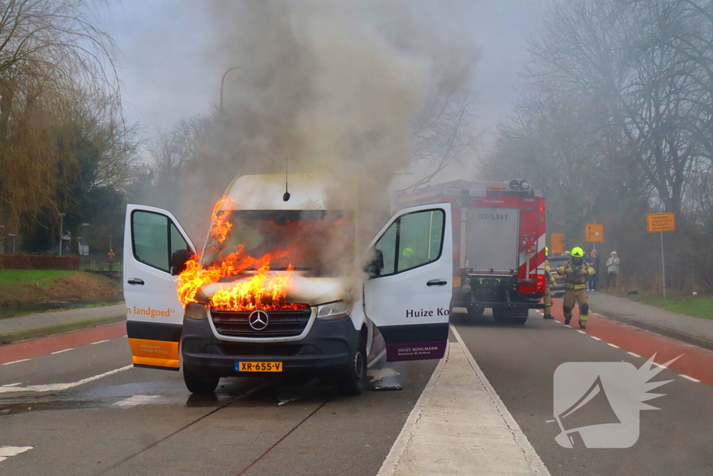 Personenbus volledig in brand