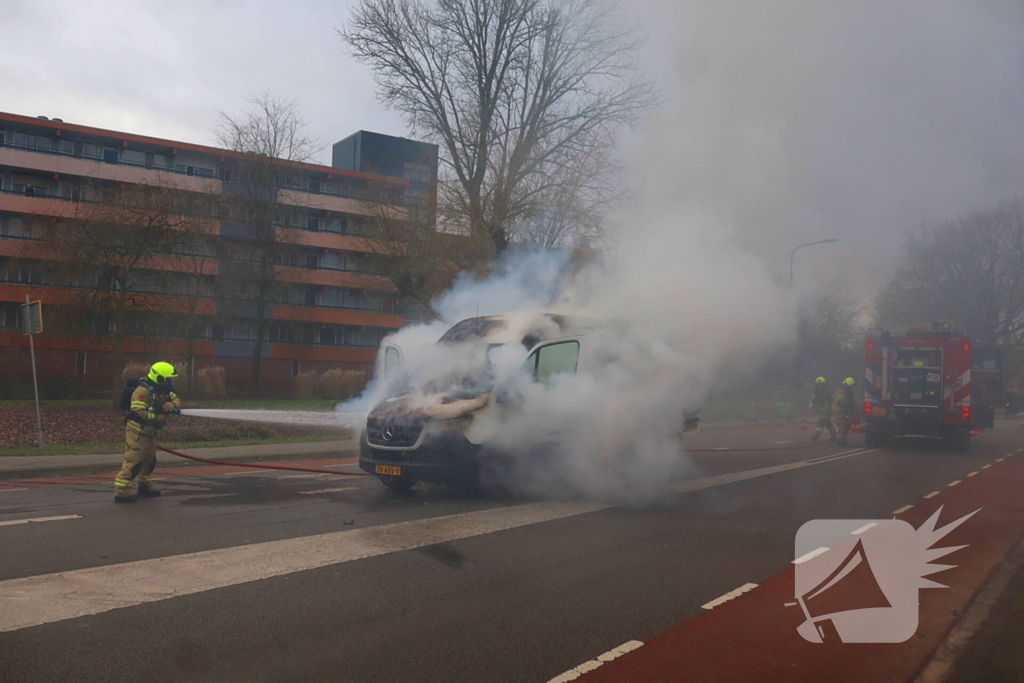 Personenbus volledig in brand