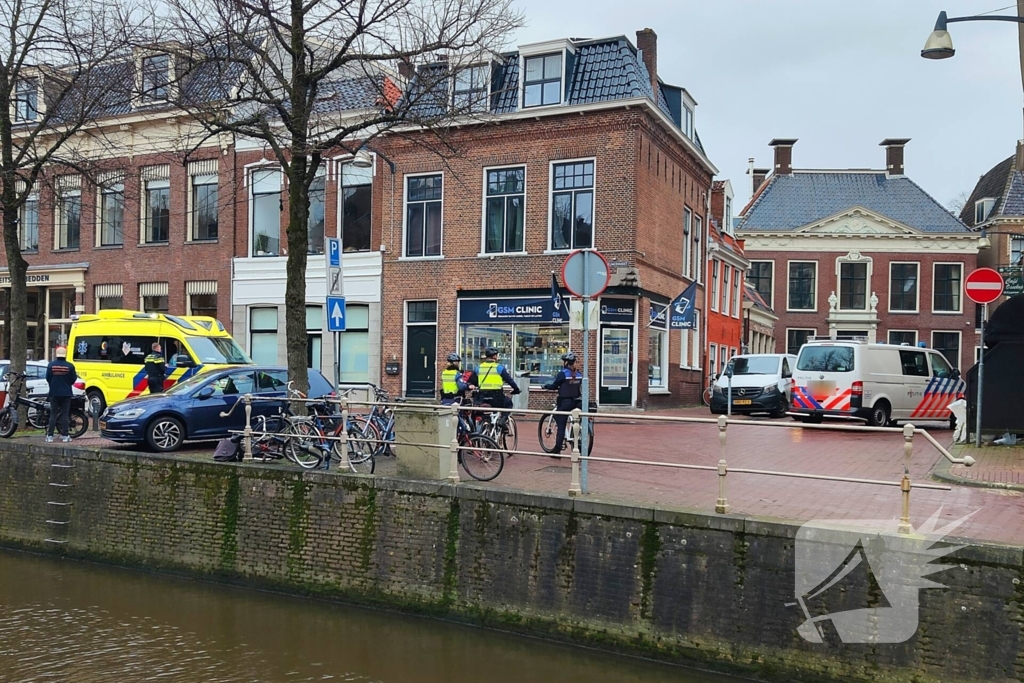 Omstanders redden persoon uit water