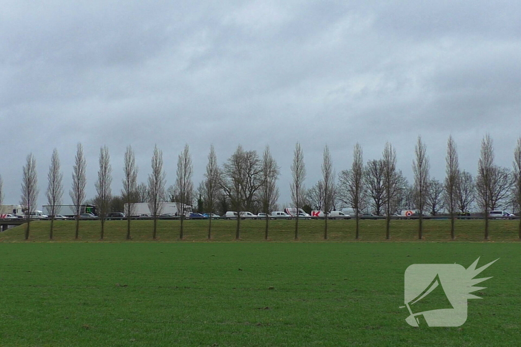 Rijksweg A58 afgesloten vanwege inzet hulpdiensten