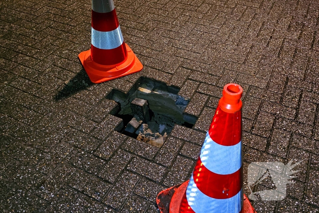 Straat afgesloten vanwege sinkhole