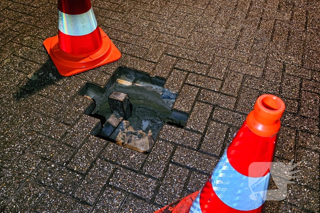 Straat afgesloten vanwege sinkhole