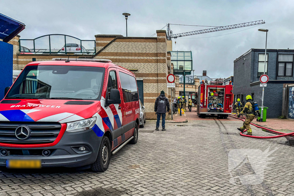Brandweer oefent in leegstaand winkelcentrum