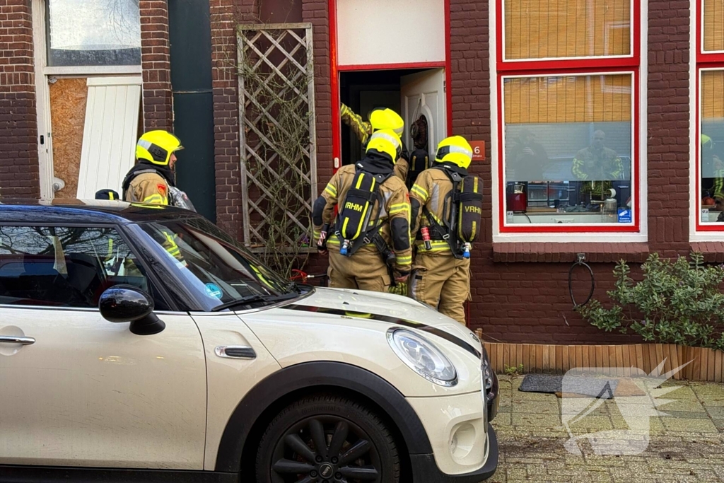 Brandweer verricht sloopwerkzaamheden vanwege brand