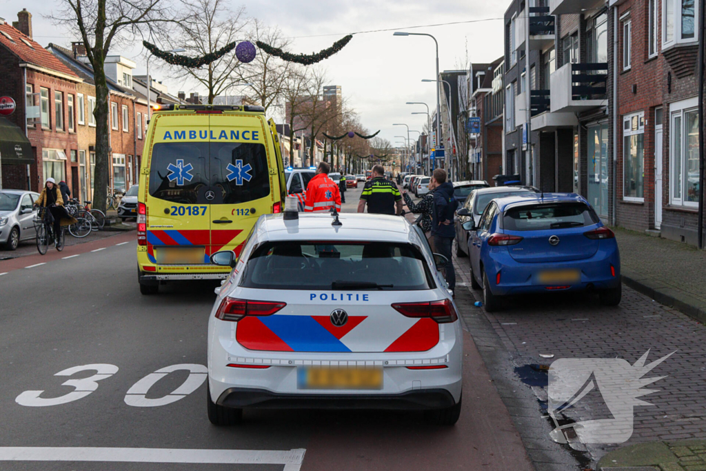 Bestuurder speed pedelec rijdt tegen openslaande autodeur