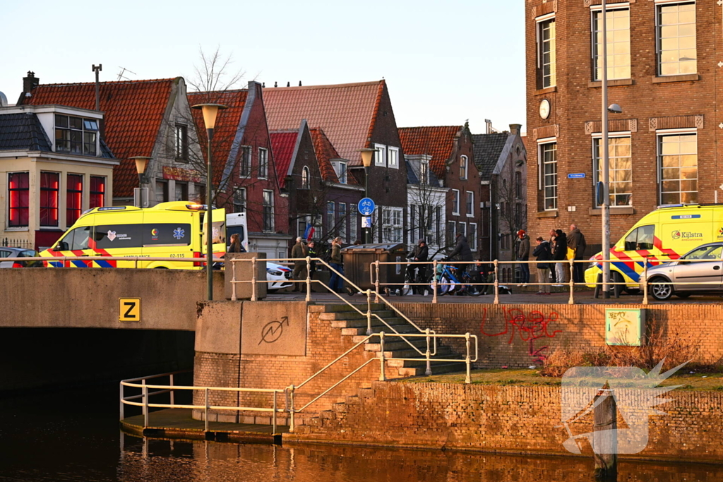 Omstander haalt te water geraakt persoon uit het water