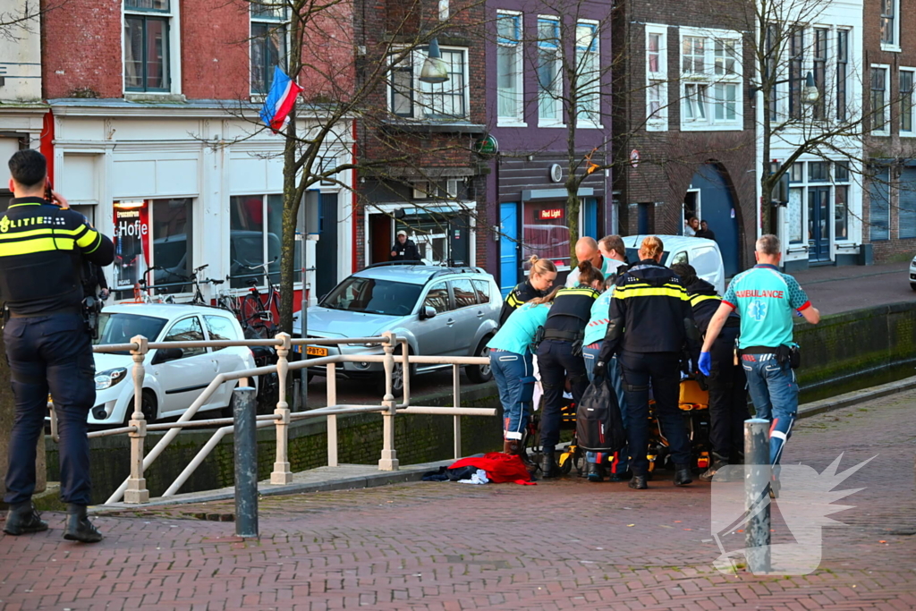 Omstander haalt te water geraakt persoon uit het water