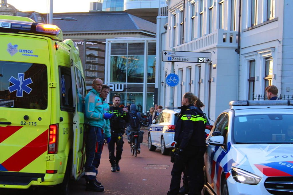 Omstander haalt te water geraakt persoon uit het water