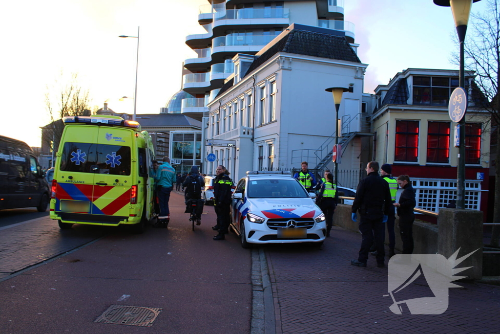 Omstander haalt te water geraakt persoon uit het water