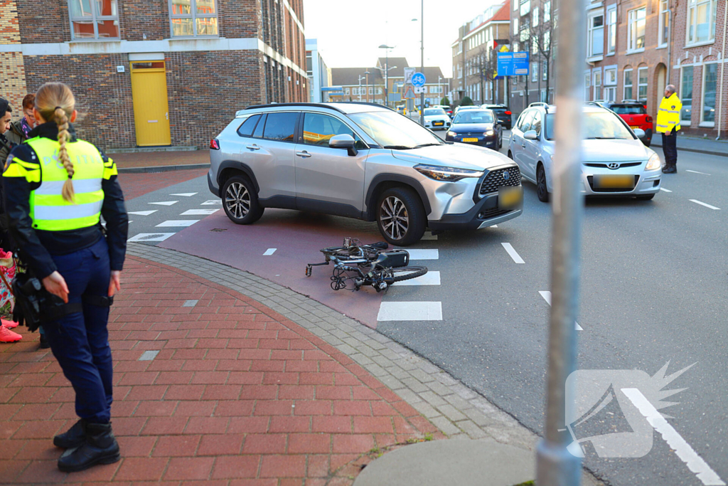Fietser onderuit na aanrijding