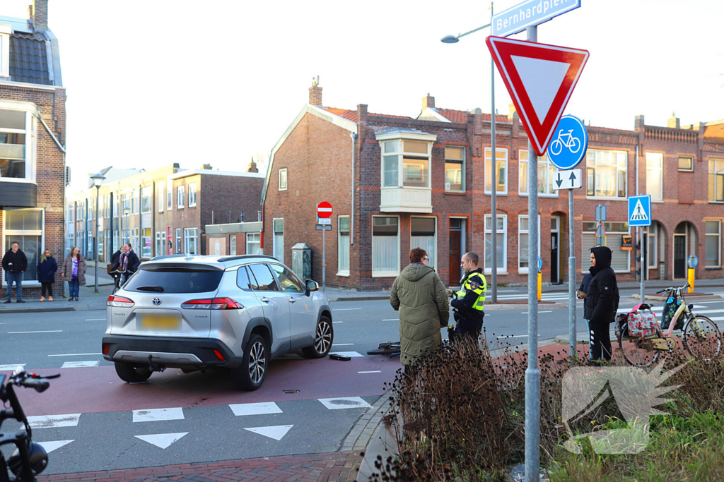 Fietser onderuit na aanrijding