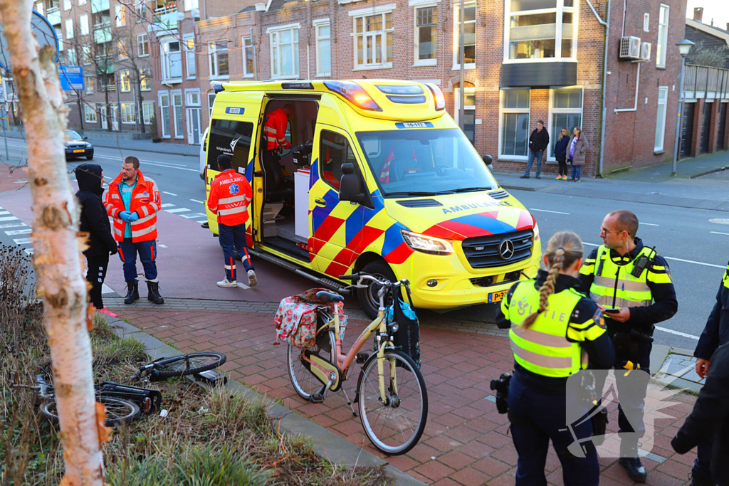 Fietser onderuit na aanrijding