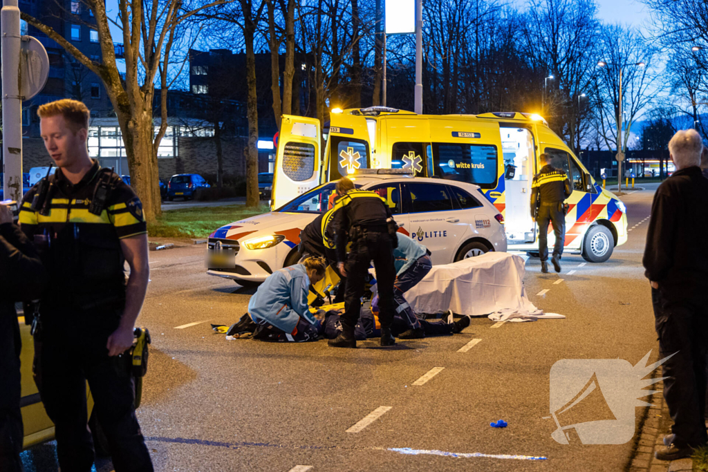 Fietser ernstig gewond bij botsing met auto
