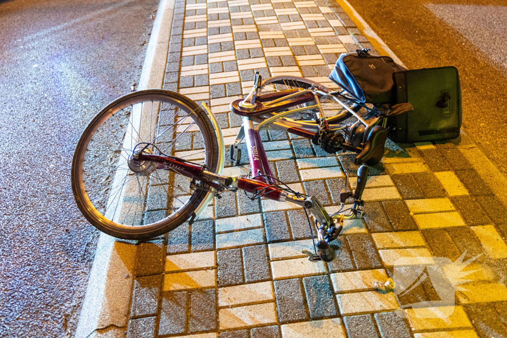 Fietser ernstig gewond bij botsing met auto