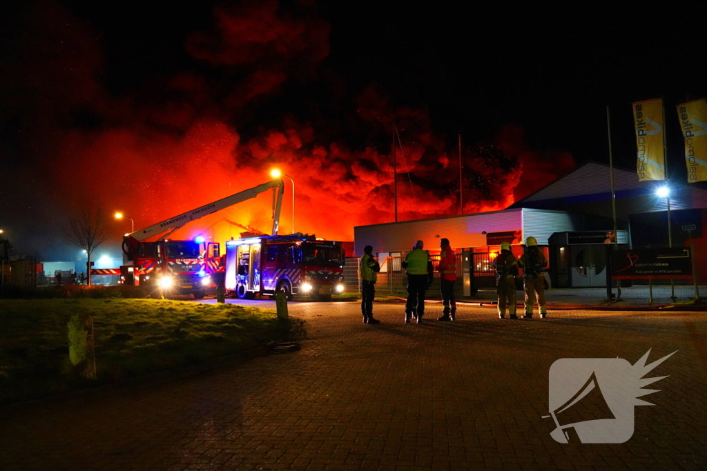 Zeer grote brand op industrieterrein