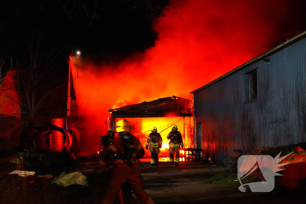 Zeer grote brand op industrieterrein