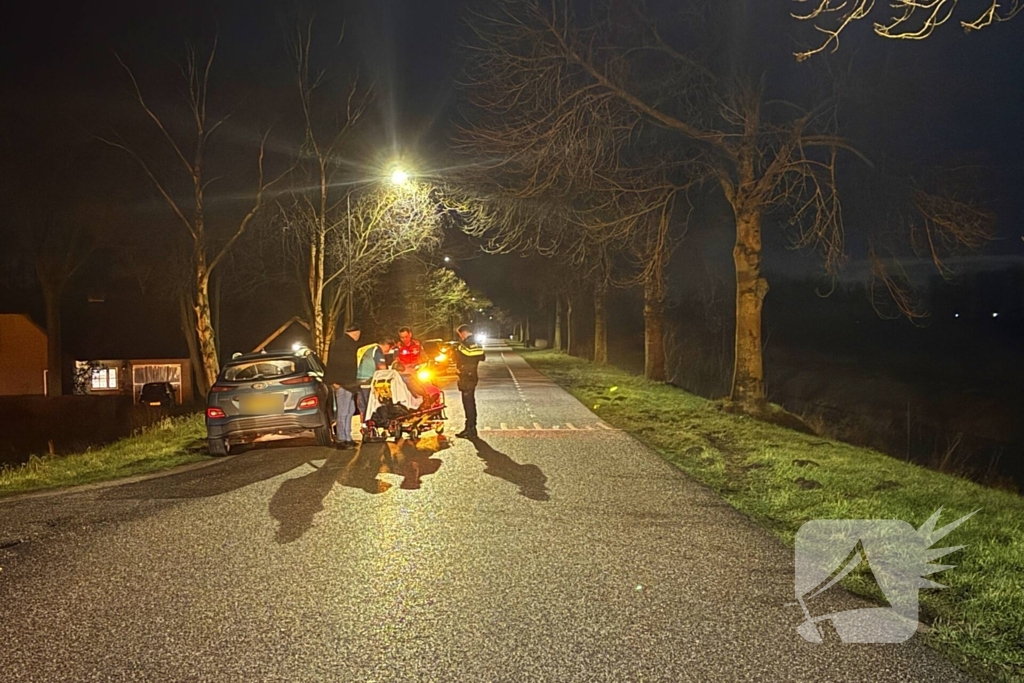 Auto raakt te water na ongeval bij kruising