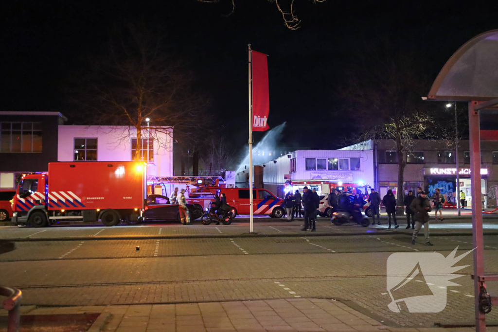 Grote brand bij verzamelgebouw voor bedrijven