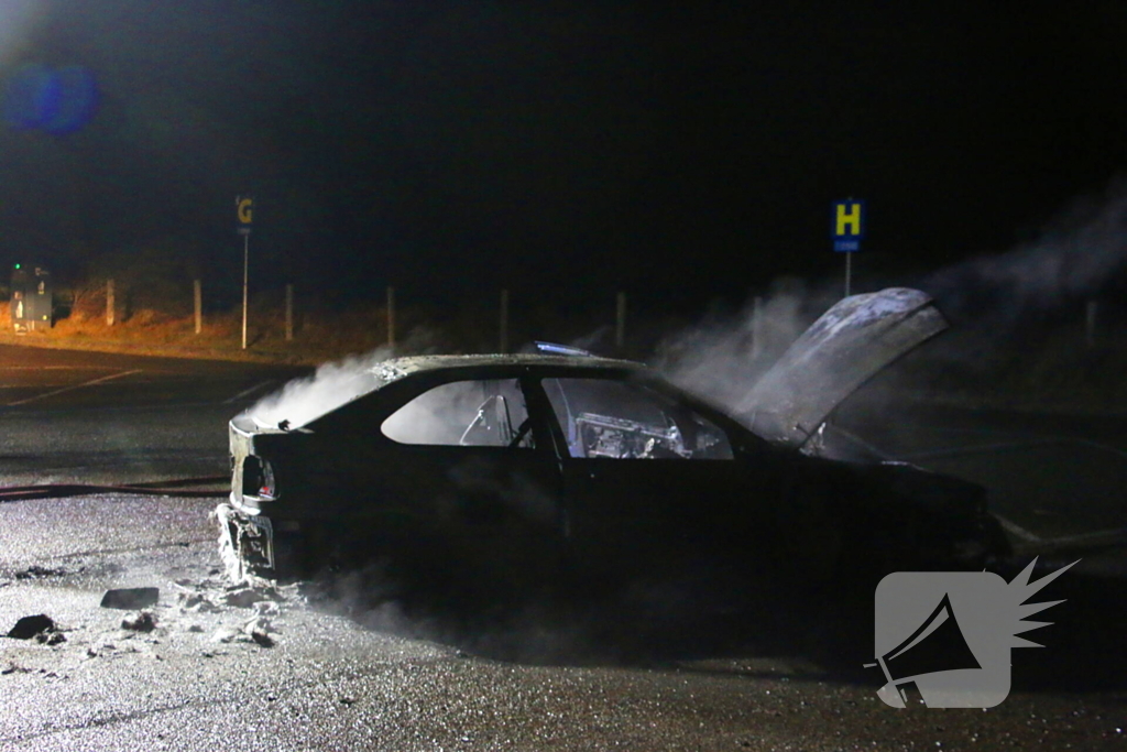 Personenauto verwoest door brand