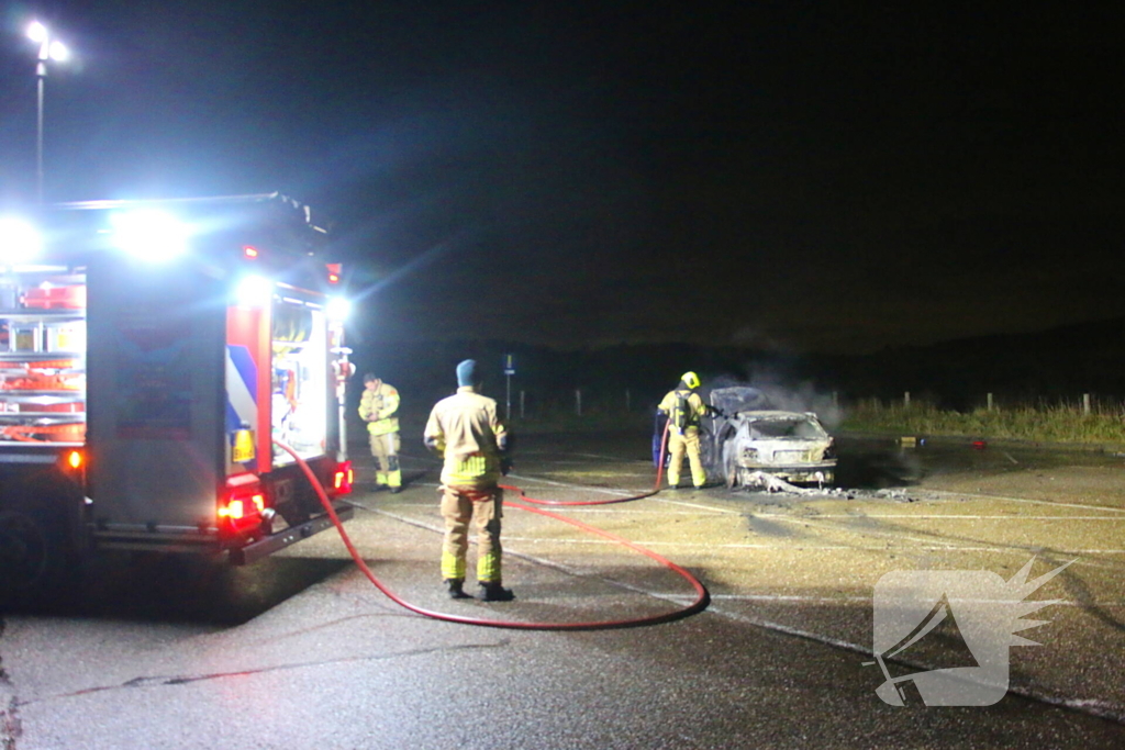 Personenauto verwoest door brand