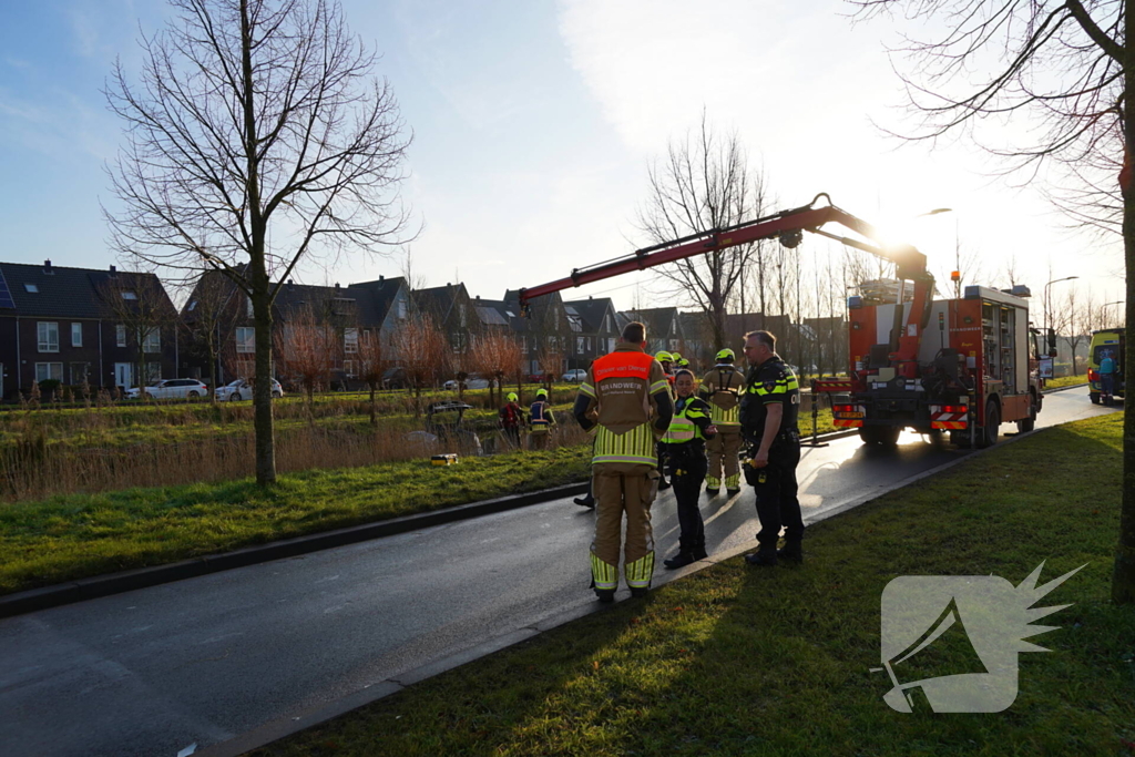 Auto te water na aanrijding