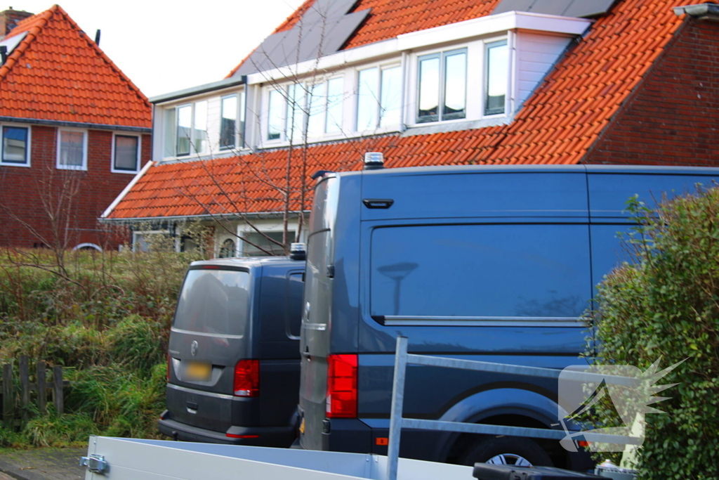 Forensische opsporing doet onderzoek in woning