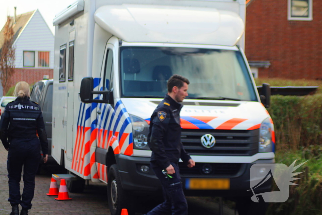 Forensische opsporing doet onderzoek in woning