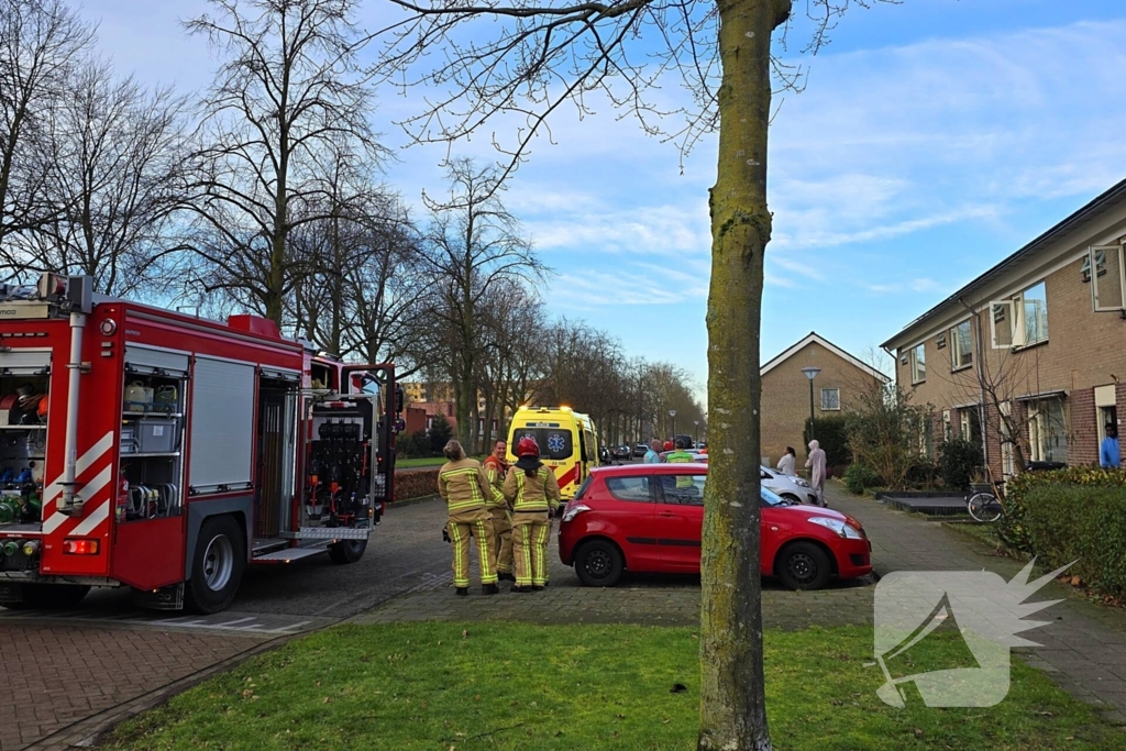 Hulpdiensten doen onderzoek en verrichten metingen in woning