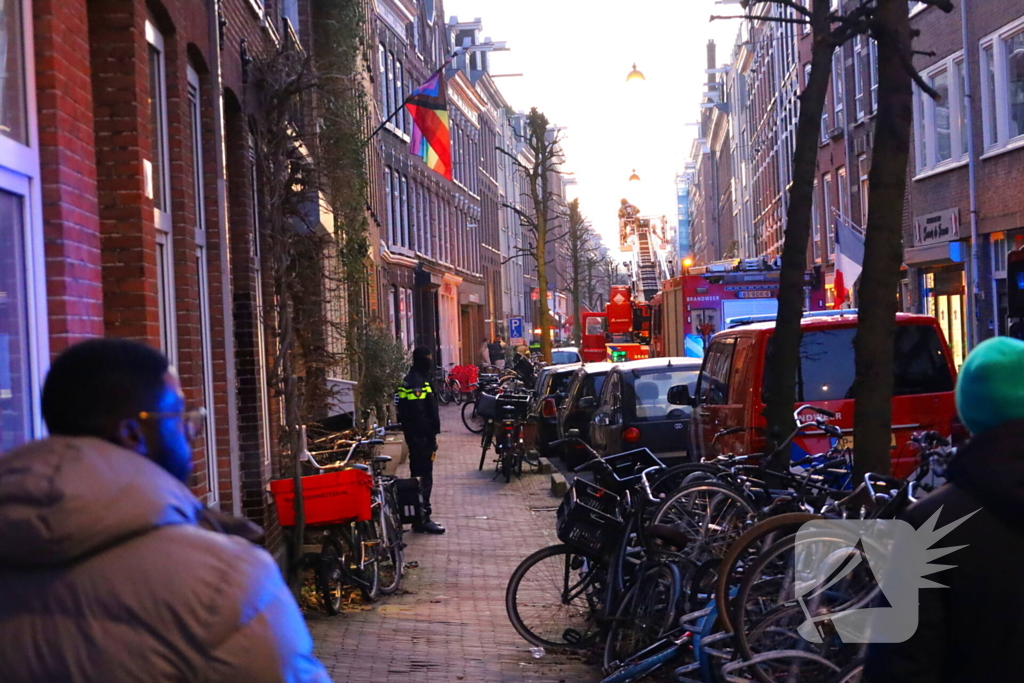 Straat vol brandweer na brand in woning