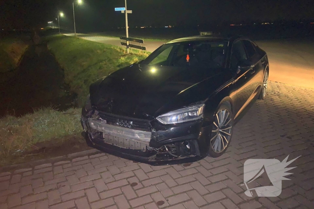 Beschonken bestuurder botst op ambulance