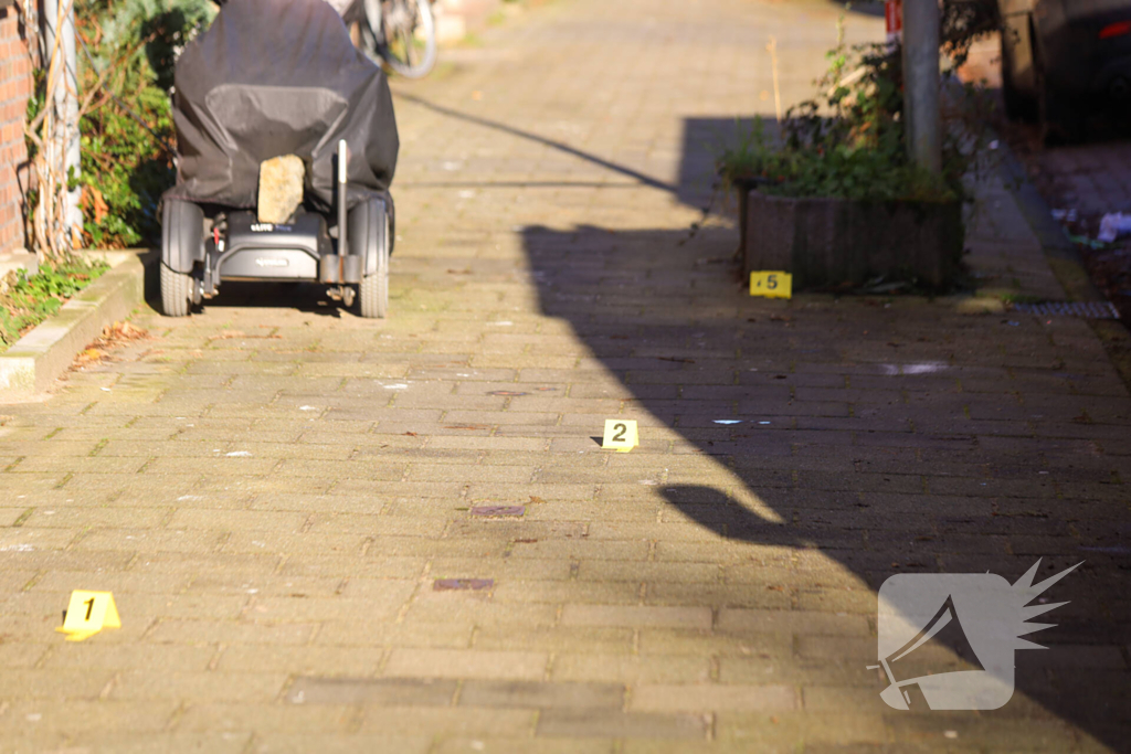 Onderzoek naar aantreffen overleden persoon, verdachte aangehouden