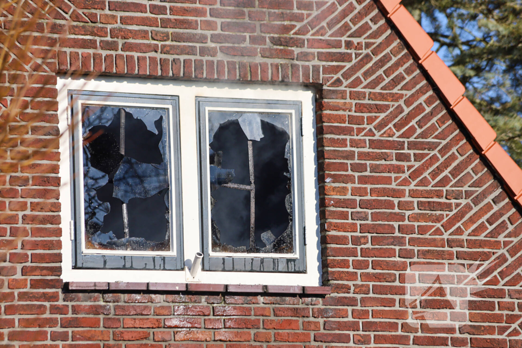 Flinke rookontwikkeling bij brand in hoekwoning