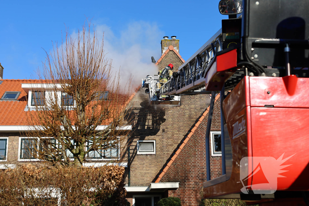 Flinke rookontwikkeling bij brand in hoekwoning