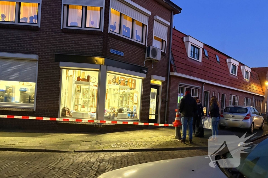 Onderzoek naar gewapende overval op klokkenwinkel