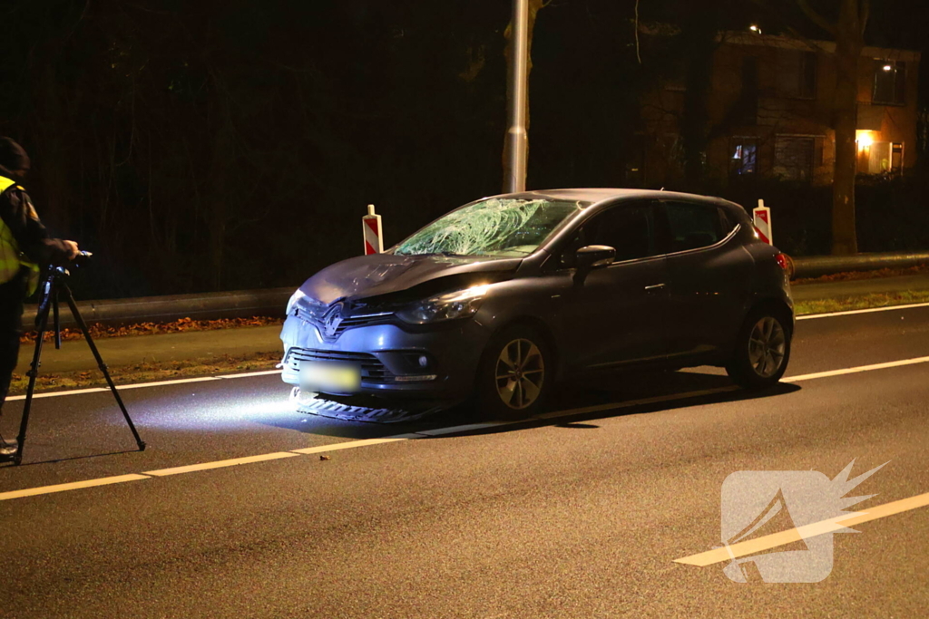 Persoon geschept door auto en overlijd op straat
